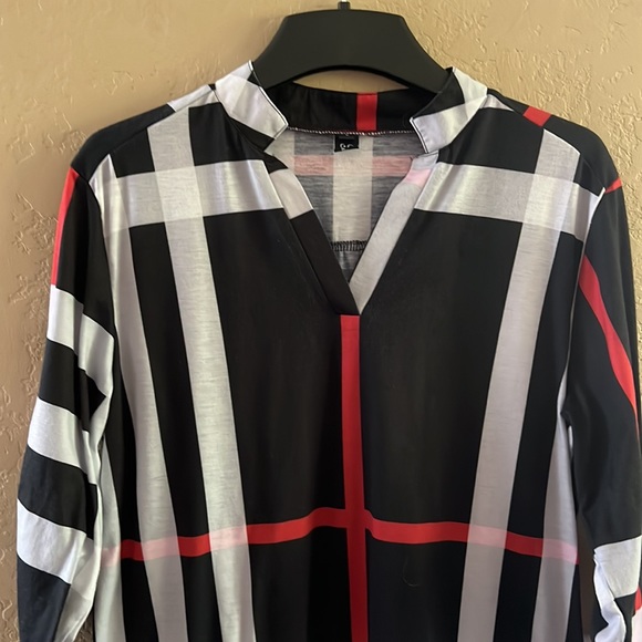 St. Jubileens Women’s tunic 3/4 sleeves black/white/gray/red Vneck size Large - Picture 3 of 17